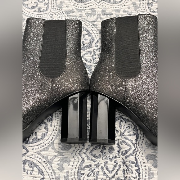 Donald Pliner Laila Booties Silver Glitter Suede Octangular Heel Sz 7M - Picture 6 of 11